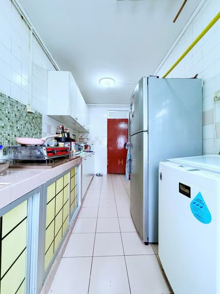 668A Jurong West Street 64, 668A Jurong West Street 64, 3 Bedrooms, 926 sqft, HDB Flat For Rent, by Don Cheng, 500144397 - Kitchen - PropertyGuru.com.sg