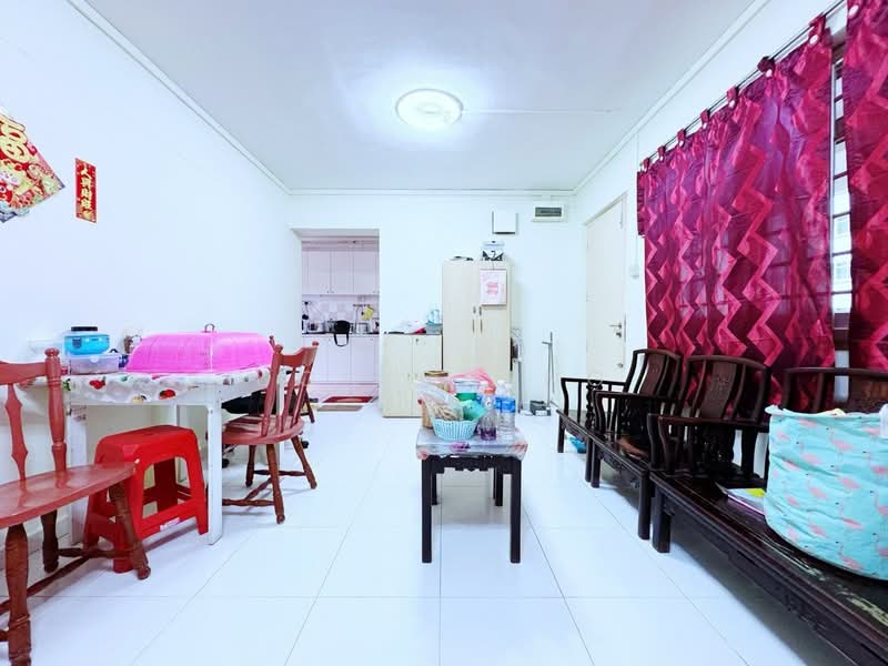 668A Jurong West Street 64, 668A Jurong West Street 64, 3 Bedrooms, 926 sqft, HDB Flat For Rent, by Don Cheng, 500144397 - Living Room - PropertyGuru.com.sg
