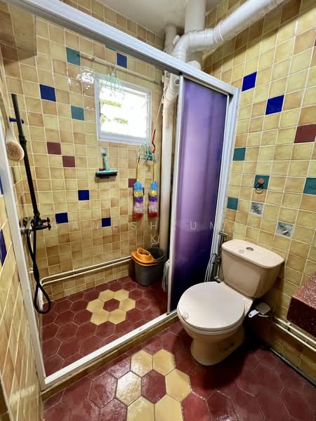257A Compassvale Road, 257A Compassvale Road, 3 Bedrooms, 1,184 sqft, HDB Flat For Sale, by GANESHKUMAR K, 500144408 - Bathroom - PropertyGuru.com.sg