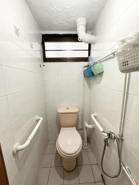 20 Eunos Crescent, 20 Eunos Crescent, 3 Bedrooms, 710 sqft, HDB Flat For Sale, by Billy Goh, 500144413 - Bathroom - PropertyGuru.com.sg