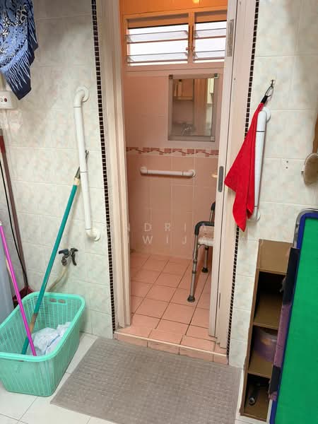 8 Holland Avenue, 8 Holland Avenue, Room Rental, 132 sqft, HDB Flat For Rent, by Andria (Tanuwijaya), 500144424 - Bathroom - PropertyGuru.com.sg