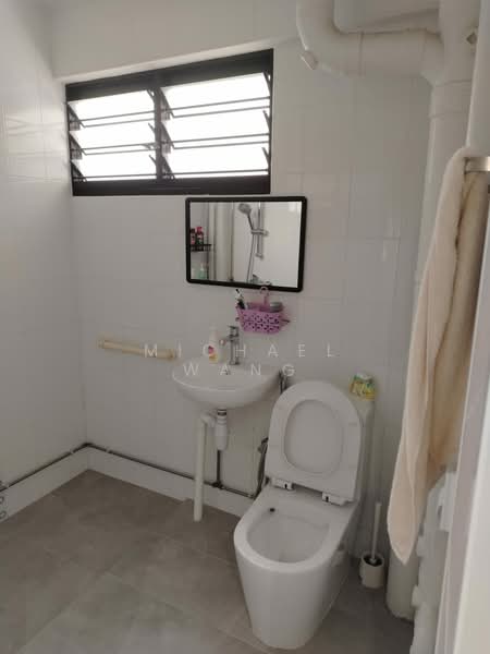 268 Bukit Batok East Avenue 4, 268 Bukit Batok East Avenue 4, Room Rental, 150 sqft, HDB Flat For Rent, by Michael Wang, 500144426 - Bathroom - PropertyGuru.com.sg