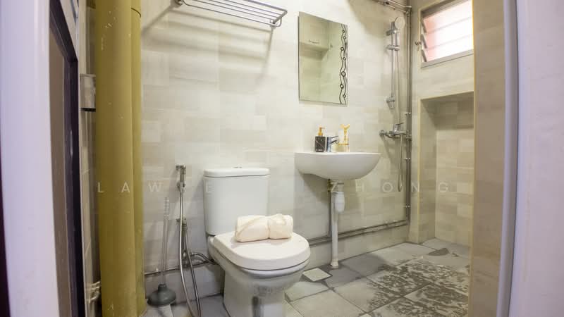 125 Kim Tian Road, 125 Kim Tian Road, 4 Bedrooms, 1,151 sqft, HDB Flat For Sale, by Lawrence Zhong, 500144430 - Common Bathroom - PropertyGuru.com.sg