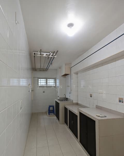393 Bukit Batok West Avenue 5, 393 Bukit Batok West Avenue 5, 3 Bedrooms, 990 sqft, HDB Flat For Sale, by Dylan Tan, 500144435 - Kitchen - PropertyGuru.com.sg