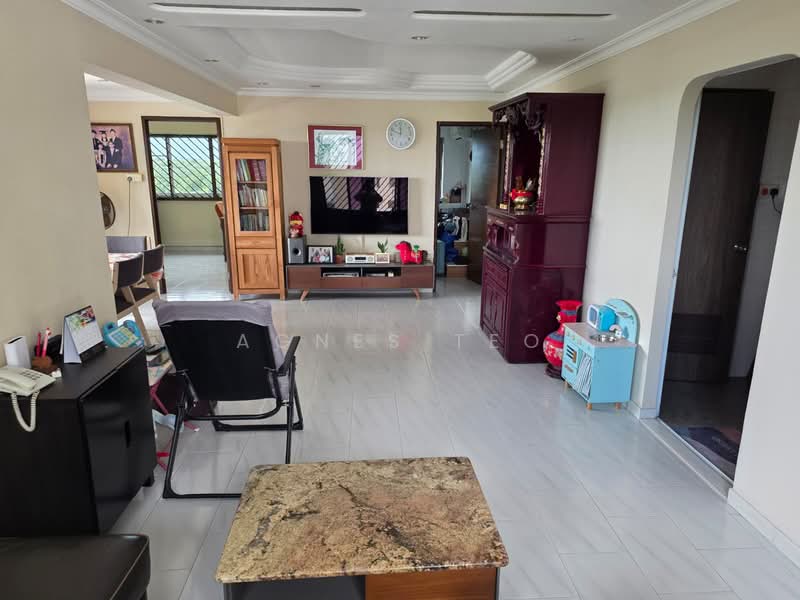 210 Petir Road, 210 Petir Road, 4 Bedrooms, 1,421 sqft, HDB Flat For Sale, by Agnes Teo, 500144438 - Living Room - PropertyGuru.com.sg
