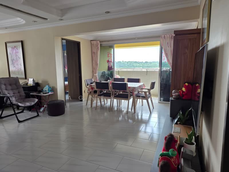 210 Petir Road, 210 Petir Road, 4 Bedrooms, 1,421 sqft, HDB Flat For Sale, by Agnes Teo, 500144438 - Living Room - PropertyGuru.com.sg