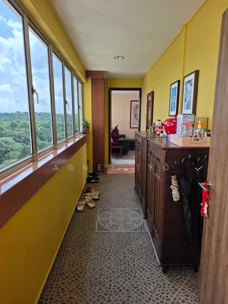 210 Petir Road, 210 Petir Road, 4 Bedrooms, 1,421 sqft, HDB Flat For Sale, by Agnes Teo, 500144438 - Corridor - PropertyGuru.com.sg