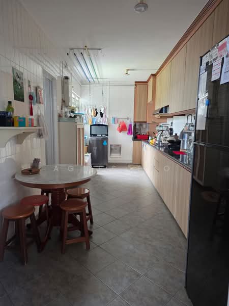 210 Petir Road, 210 Petir Road, 4 Bedrooms, 1,421 sqft, HDB Flat For Sale, by Agnes Teo, 500144438 - Kitchen - PropertyGuru.com.sg