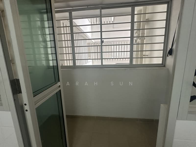 665C Punggol Drive, 665C Punggol Drive, 3 Bedrooms, 1,001 sqft, HDB Flat For Sale, by Sarah Sun, 500144439 - Balcony - PropertyGuru.com.sg