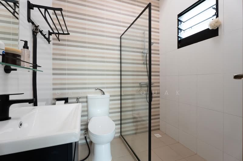 415C Northshore Drive, 415C Northshore Drive, 3 Bedrooms, 1,012 sqft, HDB Flat For Sale, by Gabriel Quak, 500144446 - Bathroom - PropertyGuru.com.sg