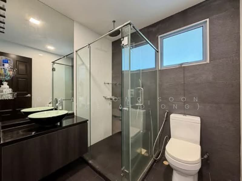29 Dyson Road, , 5 Bedrooms, 3,500 sqft, Corner Terrace For Rent, by Gerald Ong Soon Lee (Gerald Ong), 500144455 - Bathroom - PropertyGuru.com.sg