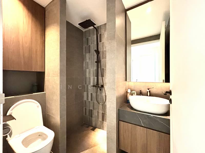 The Interlace, 192 Depot Road, 2 Bedrooms, 807 sqft, Condominium For Sale, by Lincoln Teo, 500144473 - Common Bathroom - PropertyGuru.com.sg