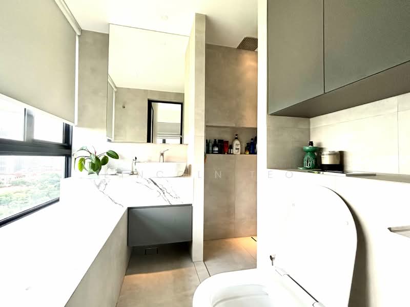 The Interlace, 192 Depot Road, 2 Bedrooms, 807 sqft, Condominium For Sale, by Lincoln Teo, 500144473 - Master Bathroom - PropertyGuru.com.sg