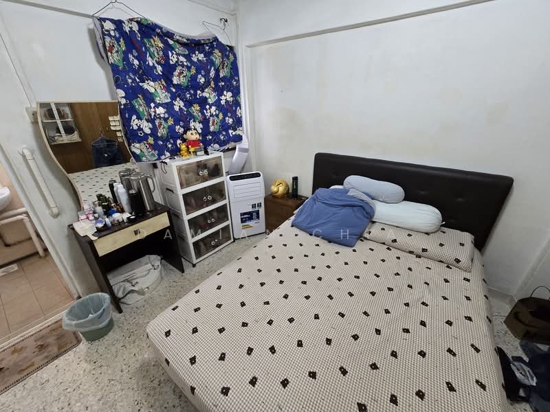 558 Ang Mo Kio Avenue 10, 558 Ang Mo Kio Avenue 10, 2 Bedrooms, 721 sqft, HDB Flat For Sale, by Damian Chia, 500144480 - Bedroom - PropertyGuru.com.sg