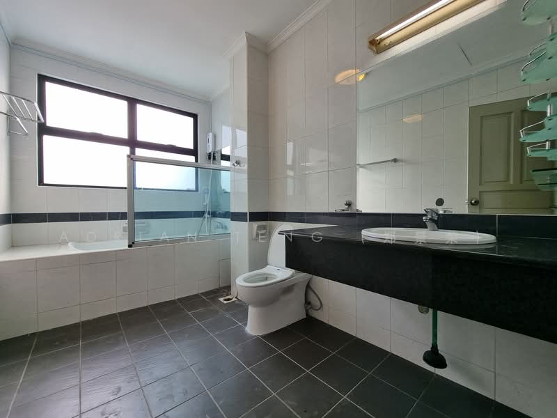 ⭐❤️Rare Semi D along Paya Lebar Crescent for Sale!⭐❤️, paya lebar crescent, 7 Bedrooms, 5,500 sqft, Semi-Detached House For Sale, by Adrian Teng (郑景荣), 500144507 - Bathroom - PropertyGuru.com.sg