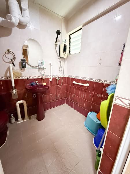 97 Bedok North Avenue 4, 97 Bedok North Avenue 4, 3 Bedrooms, 1,324 sqft, HDB Flat For Sale, by Joyce Chew, 500144509 - Bathroom - PropertyGuru.com.sg
