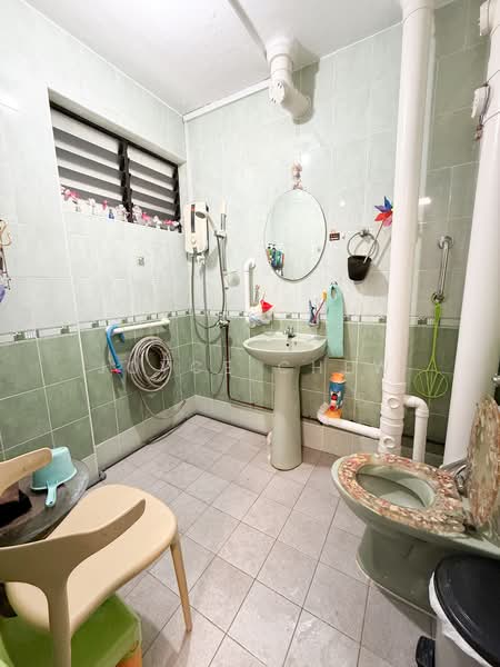97 Bedok North Avenue 4, 97 Bedok North Avenue 4, 3 Bedrooms, 1,324 sqft, HDB Flat For Sale, by Joyce Chew, 500144509 - Bathroom - PropertyGuru.com.sg