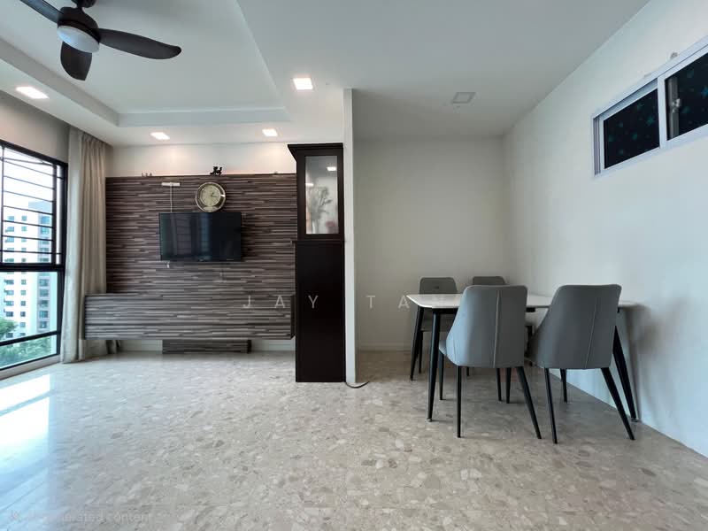 Woodsvale, 9 Woodlands Drive 72, 4 Bedrooms, 1,227 sqft, Condominium For Sale, by Jay Tan, 500144515 - Living Room - PropertyGuru.com.sg
