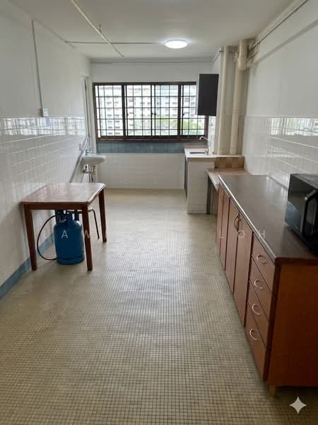 609 Bedok Reservoir Road, 609 Bedok Reservoir Road Eunos Rainbow, 2 Bedrooms, 872 sqft, HDB Flat For Rent, by Lawrence Loh, 500144521 - Kitchen - PropertyGuru.com.sg