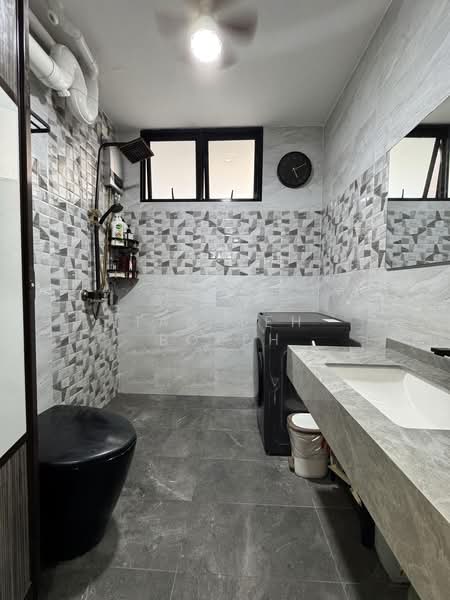 482 Segar Road, 482 Segar Road, 3 Bedrooms, 1,345 sqft, HDB Flat For Sale, by Ian Teh Boleh, 500144524 - Bathroom - PropertyGuru.com.sg