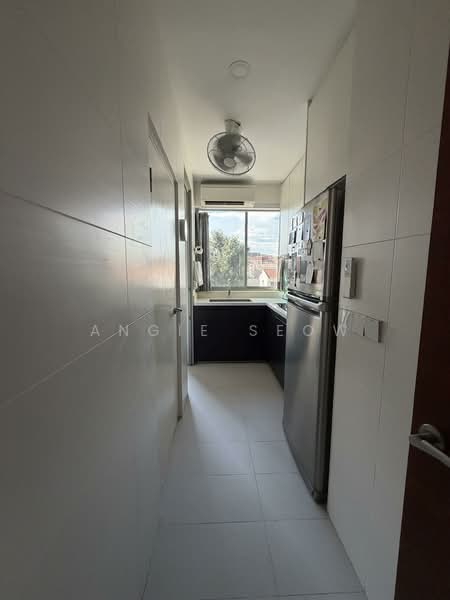 East Coast Residences, 412 Upper East Coast Road, 3 Bedrooms, 1,023 sqft, Condominium For Sale, by Angie Seow, 500144546 - Kitchen - PropertyGuru.com.sg
