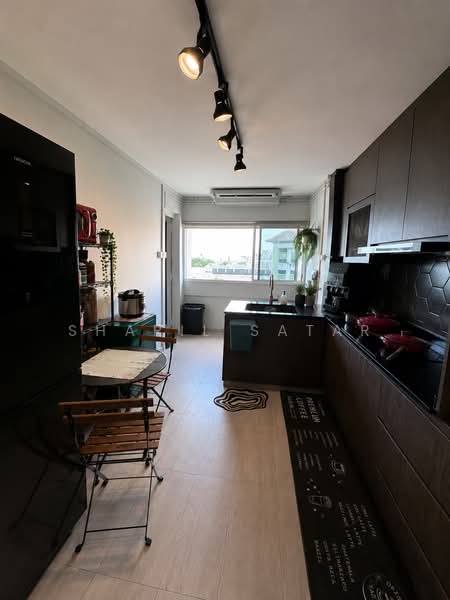 241 Jurong East Street 24, 241 Jurong East Street 24, 2 Bedrooms, 732 sqft, HDB Flat For Sale, by Sharil Satar, 500144549 - Kitchen - PropertyGuru.com.sg