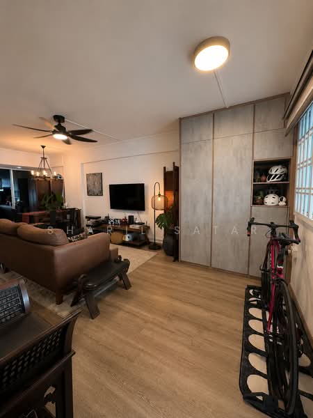241 Jurong East Street 24, 241 Jurong East Street 24, 2 Bedrooms, 732 sqft, HDB Flat For Sale, by Sharil Satar, 500144549 - Living Room - PropertyGuru.com.sg