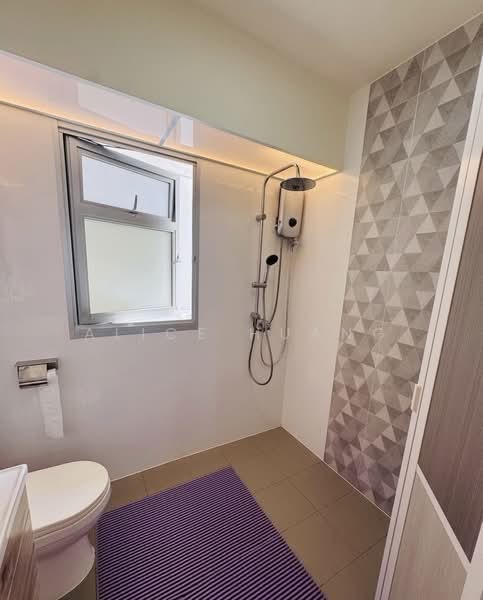 153C Bedok South Road, 153C Bedok South Road, 3 Bedrooms, 1,216 sqft, HDB Flat For Sale, by Alice Huang, 500144550 - Master Bathroom - PropertyGuru.com.sg