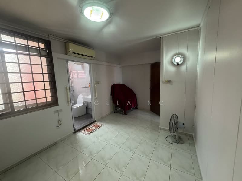 446 Bright Hill Drive, 446 Bright Hill Drive, 2 Bedrooms, 1,130 sqft, HDB Flat For Rent, by Angela Ng, 500144551 - Bathroom - PropertyGuru.com.sg
