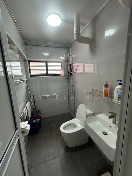 446 Bright Hill Drive, 446 Bright Hill Drive, 2 Bedrooms, 1,130 sqft, HDB Flat For Rent, by Angela Ng, 500144551 - Bathroom - PropertyGuru.com.sg