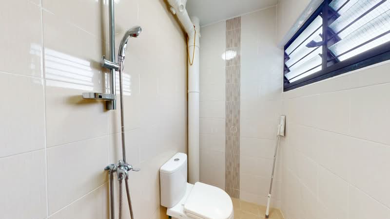 126 Tampines Street 11, 126 Tampines Street 11, 3 Bedrooms, 1,119 sqft, HDB Flat For Sale, by John Chong, 500144555 - Bathroom - PropertyGuru.com.sg