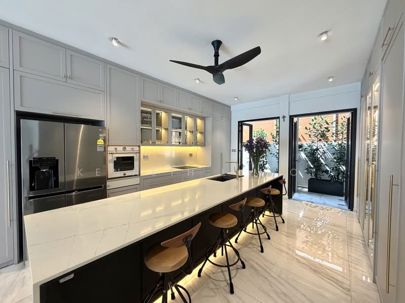 Serangoon Garden Estate, 60 Braemar Drive, 5 Bedrooms, 3,500 sqft, Terraced House For Rent, by Kenneth Lim CT, 500144569 - Kitchen - PropertyGuru.com.sg