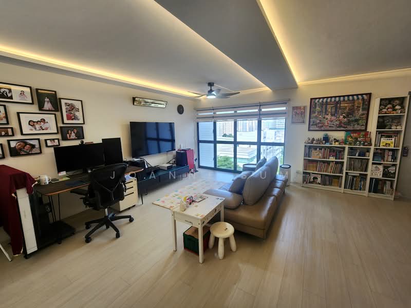 323A Sengkang East Way, 323A Sengkang East Way, 3 Bedrooms, 1,184 sqft, HDB Flat For Sale, by Joanne Sum, 500144571 - Living Room - PropertyGuru.com.sg