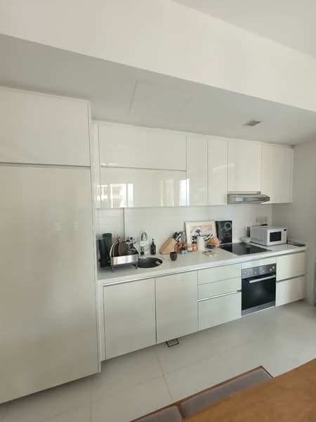 One Shenton, 1 Shenton Way, 1 Bedroom, 990 sqft, Condominium For Sale, by Serbina Goh Goh, 500144577 - Kitchen - PropertyGuru.com.sg