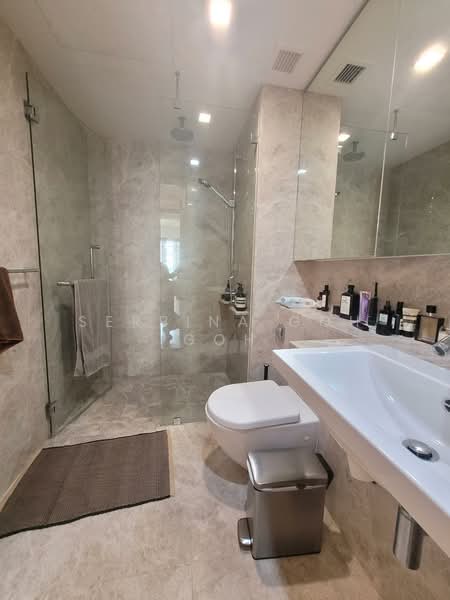 One Shenton, 1 Shenton Way, 1 Bedroom, 990 sqft, Condominium For Sale, by Serbina Goh Goh, 500144577 - Bathroom - PropertyGuru.com.sg