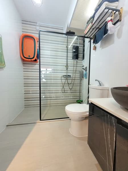 420A Northshore Drive, 420A Northshore Drive, 3 Bedrooms, 1,011 sqft, HDB Flat For Sale, by Serbina Goh Goh, 500144582 - Bathroom - PropertyGuru.com.sg