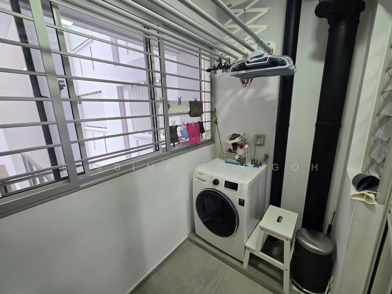 322B Sumang Walk, 322B Sumang Walk, 3 Bedrooms, 1,001 sqft, HDB Flat For Sale, by Serbina Goh Goh, 500144587 - Balcony - PropertyGuru.com.sg