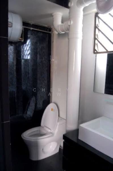 342 Clementi Avenue 5, 342 Clementi Avenue 5, 3 Bedrooms, 1,302 sqft, HDB Flat For Rent, by Cheryl Aw, 500144591 - Bathroom - PropertyGuru.com.sg