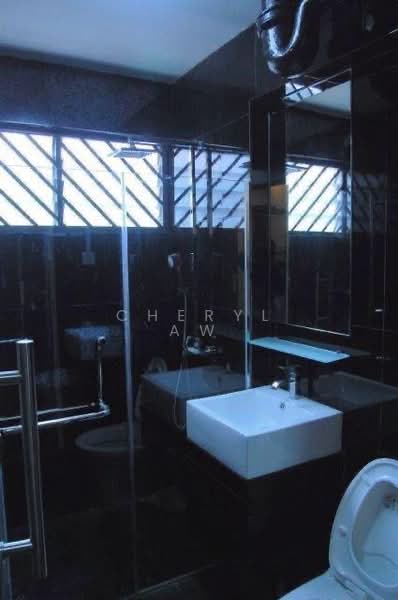 342 Clementi Avenue 5, 342 Clementi Avenue 5, 3 Bedrooms, 1,302 sqft, HDB Flat For Rent, by Cheryl Aw, 500144591 - Bathroom - PropertyGuru.com.sg