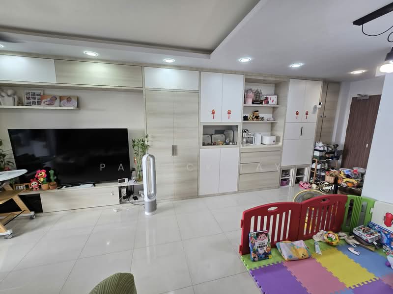 347B Yishun Avenue 11, 347B Yishun Avenue 11, 3 Bedrooms, 990 sqft, HDB Flat For Sale, by Patrick Tay, 500144597 - Living Room - PropertyGuru.com.sg
