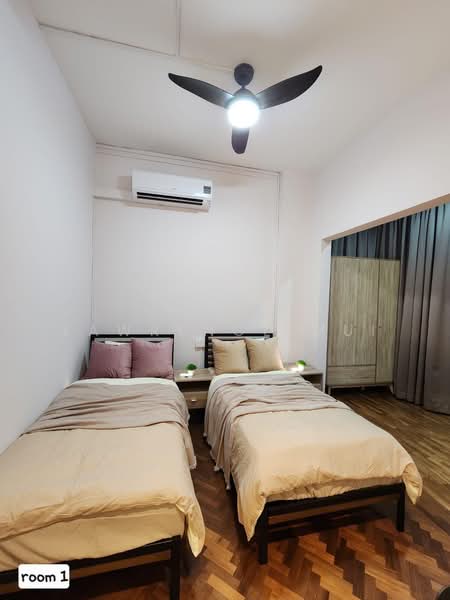 Kim Sia Court, 1 Jalan Jintan, Room Rental, 200 sqft, Apartment For Rent, by Lawrence Mui, 500144603 - Bedroom - PropertyGuru.com.sg