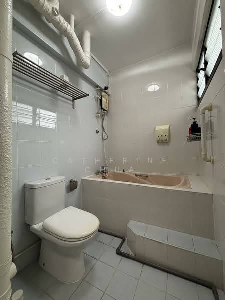 287 Tampines Street 22, 287 Tampines Street 22, 3 Bedrooms, 1,200 sqft, HDB Flat For Rent, by Catherine Chua, 500144646 - Bathroom - PropertyGuru.com.sg