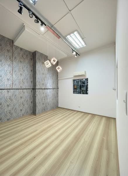 Woodlands 11, 11 Woodlands Close, 1,830 sqft, Light Industrial (B1) For Sale, by Zhen Kai (ZK) Peh, 500144654 - Interior - CommercialGuru.com.sg