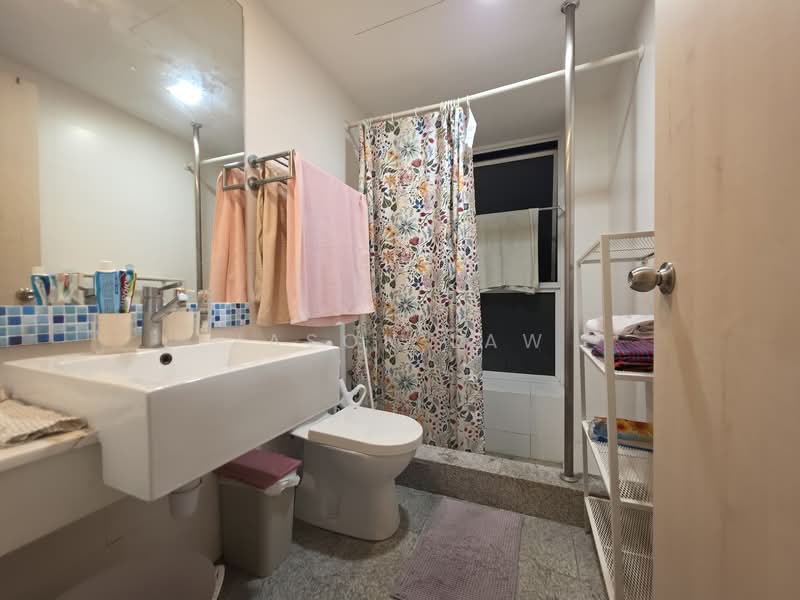 La Casa, 64 Woodlands Drive 16, 3 Bedrooms, 980 sqft, Condominium For Sale, by Jason Law, 500144655 - Bathroom - PropertyGuru.com.sg