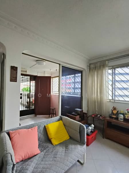 624 Hougang Avenue 8, 624 Hougang Avenue 8, 3 Bedrooms, 1,313 sqft, HDB Flat For Sale, by Thomas Siah, 500144670 - entrance balcony - PropertyGuru.com.sg