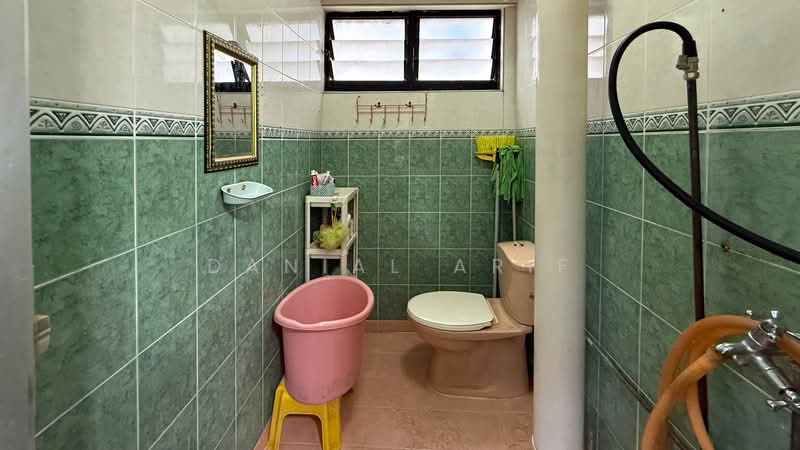 113 Tampines Street 11, 113 Tampines Street 11, 2 Bedrooms, 790 sqft, HDB Flat For Sale, by Danial Arif, 500144686 - Bathroom - PropertyGuru.com.sg