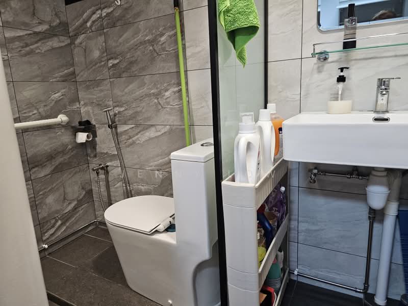403 Pandan Gardens, 403 Pandan Gardens, Boon Lay / Jurong / Tuas, Room Rental, 120 sqft, HDB Flat For Rent, by Jenny Low, 500144695 - Bathroom - PropertyGuru.com.sg
