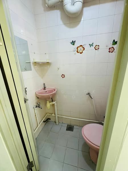 88 Commonwealth Close, 88 Commonwealth Close, 2 Bedrooms, 624 sqft, HDB Flat For Sale, by Leong Kok Ying, 500144707 - Bathroom - PropertyGuru.com.sg