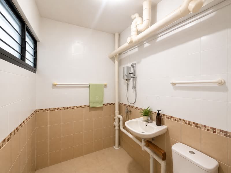 169 Bukit Batok West Avenue 8, 169 Bukit Batok West Avenue 8, 2 Bedrooms, 786 sqft, HDB Flat For Sale, by Sheryl Neo, 500144708 - Bathroom - PropertyGuru.com.sg
