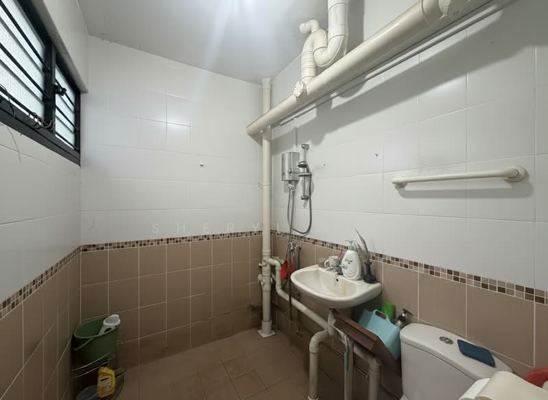 169 Bukit Batok West Avenue 8, 169 Bukit Batok West Avenue 8, 2 Bedrooms, 786 sqft, HDB Flat For Sale, by Sheryl Neo, 500144708 - Bathroom - PropertyGuru.com.sg